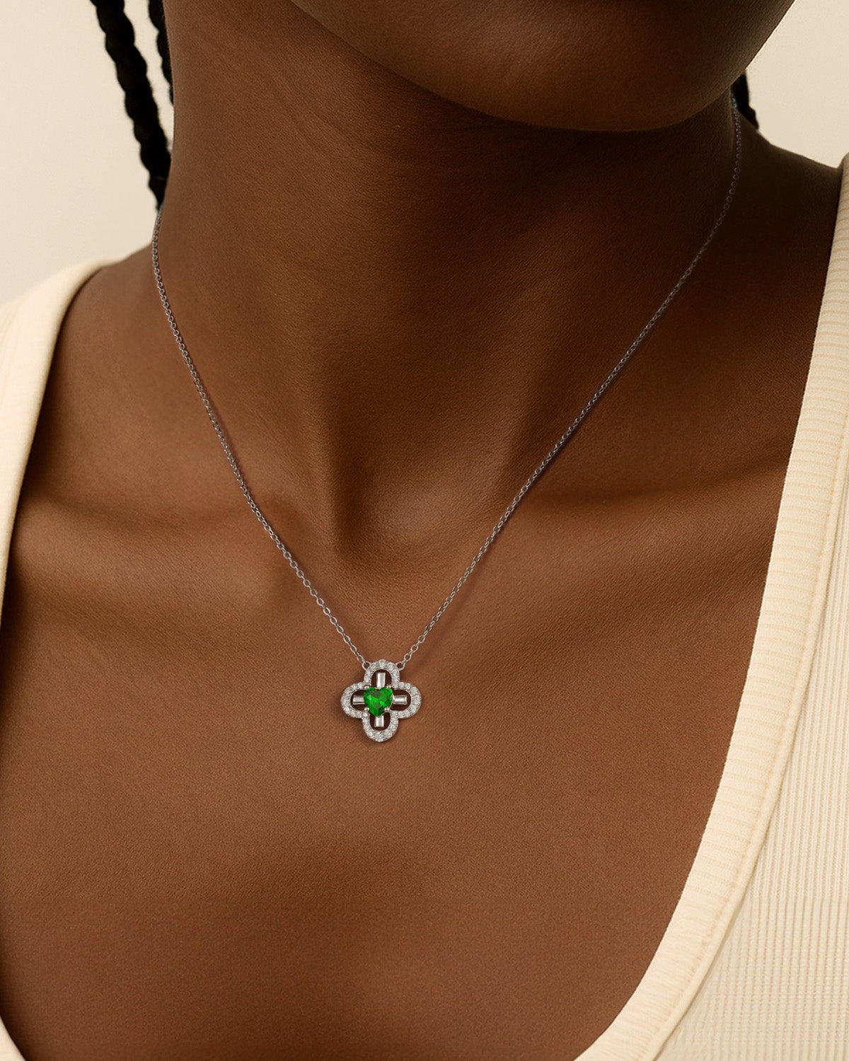August Birthstone Four Leaf Clover Necklace - Molenia Jewelry