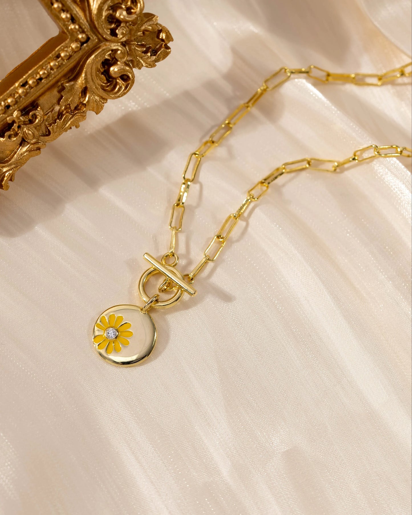 Gold Daisy Necklace - Molenia Jewelry