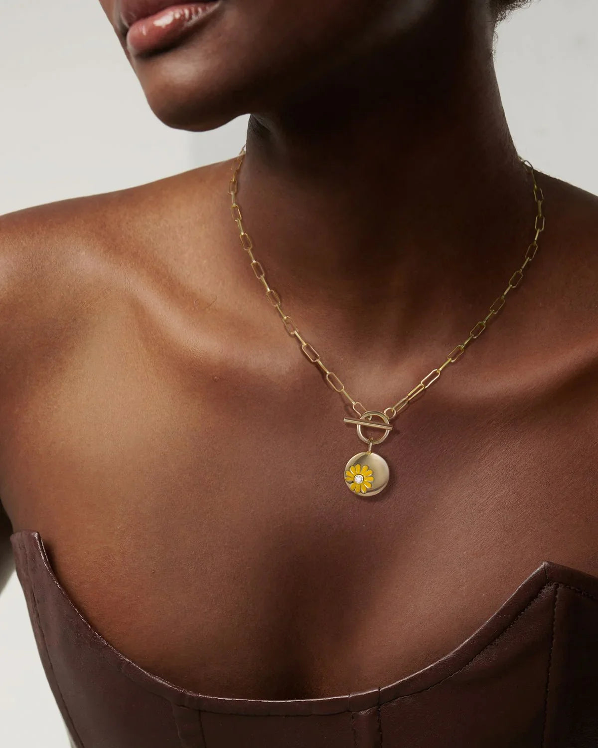 Gold Daisy Necklace - Molenia Jewelry